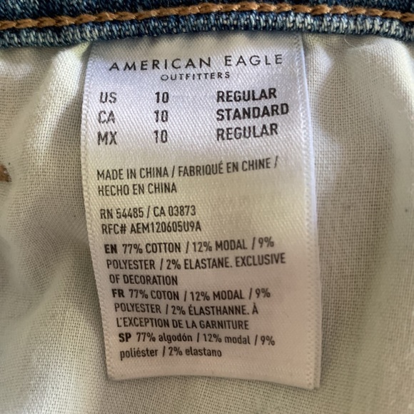 American Eagle women’s distressed jeans - Picture 3 of 3